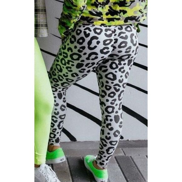 Celestial Bodiez OG Ultra High Rise Leggings in Snow Leopardess in White Size S - Picture 3 of 6